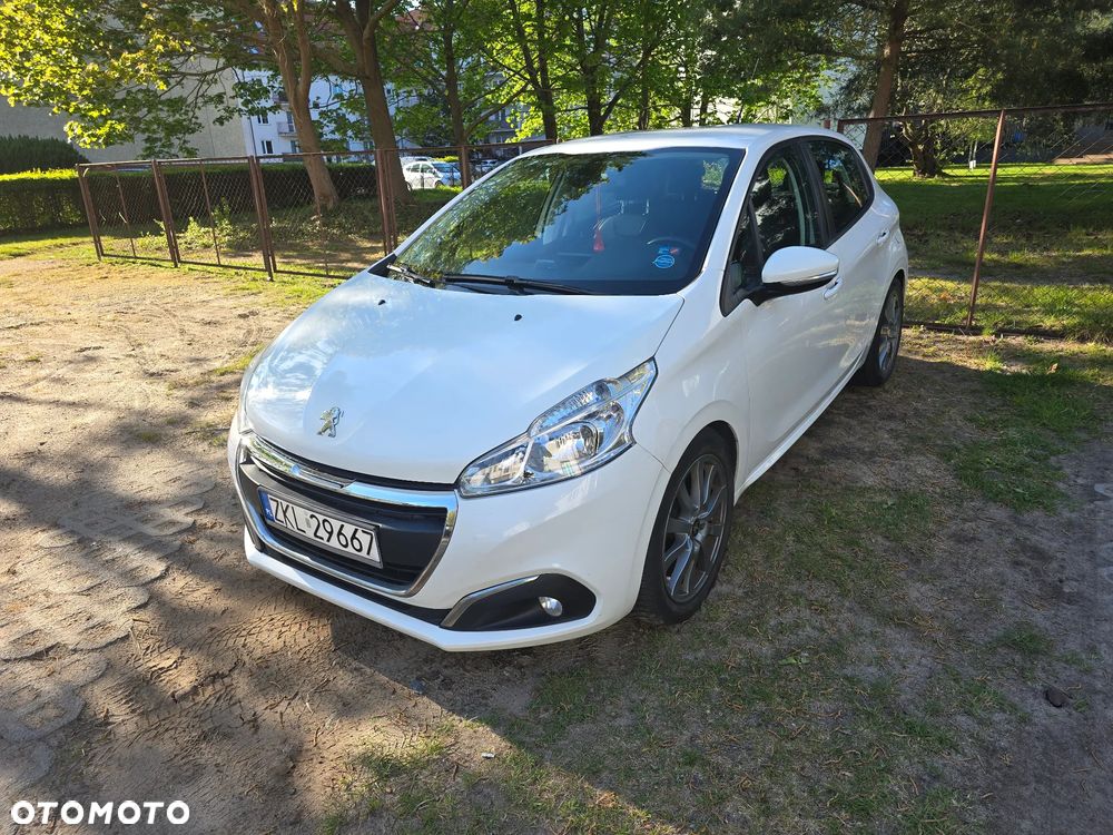 Peugeot 208 - 1