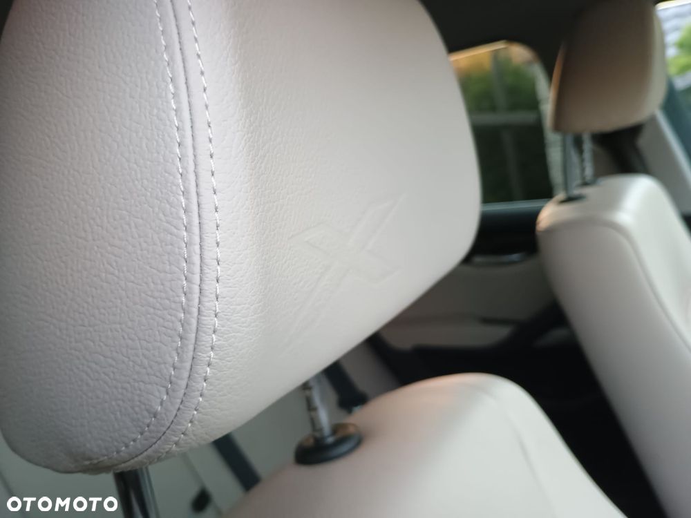 BMW X1 xDrive20i Sport Line - 9