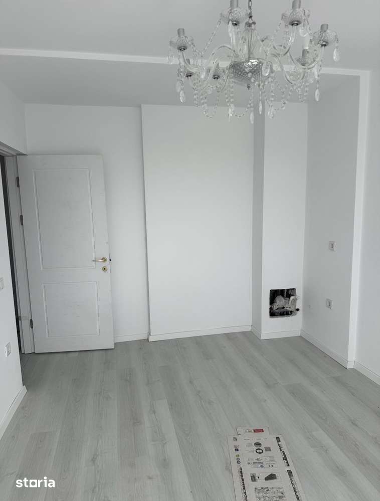 Apartament cu 4 camere de vânzare în zona Calea Călărașilor — fotografia 2