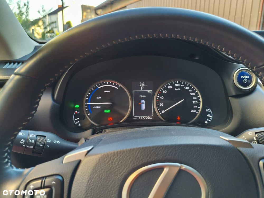Lexus NX 300h Elite AWD - 29
