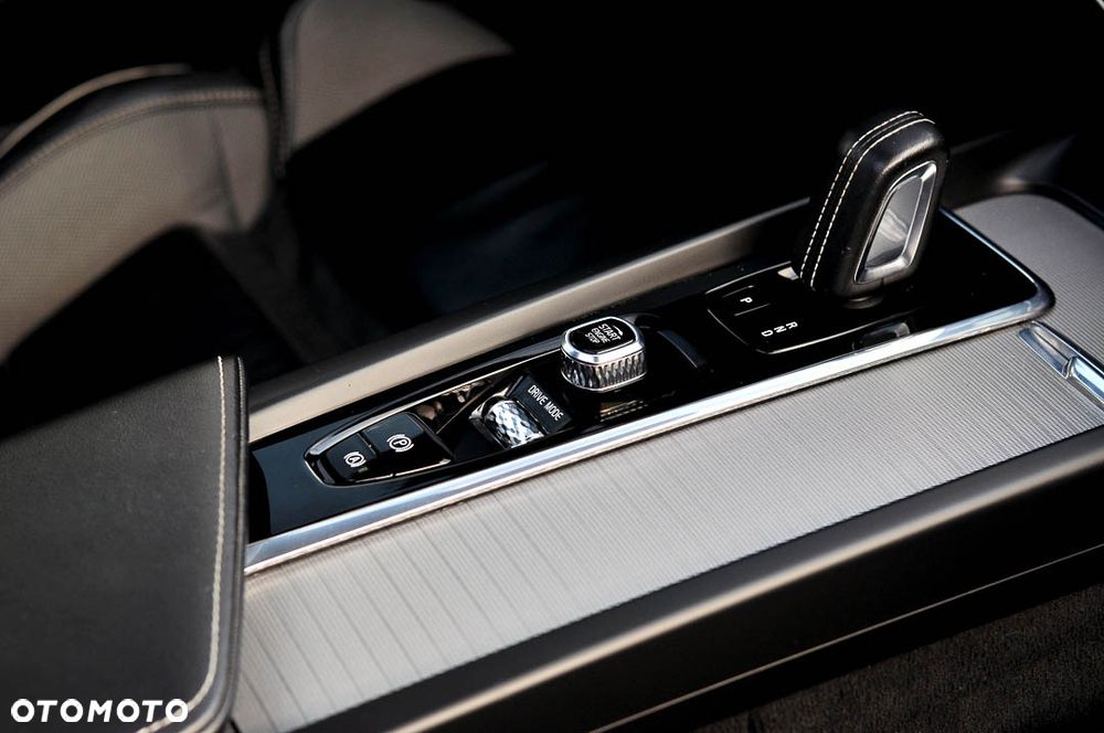 Volvo XC 60 T6 AWD Recharge Geartronic RDesign - 18