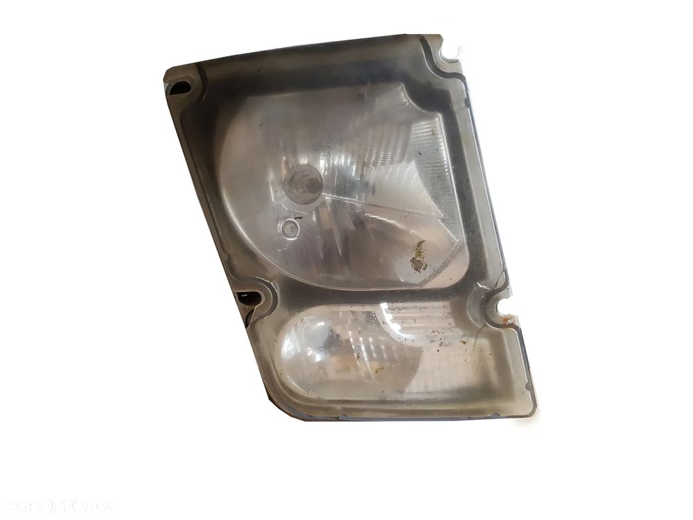 LAMPA REFLEKTOR PRAWY PRZÓD VOLVO FE 20818771 - 1