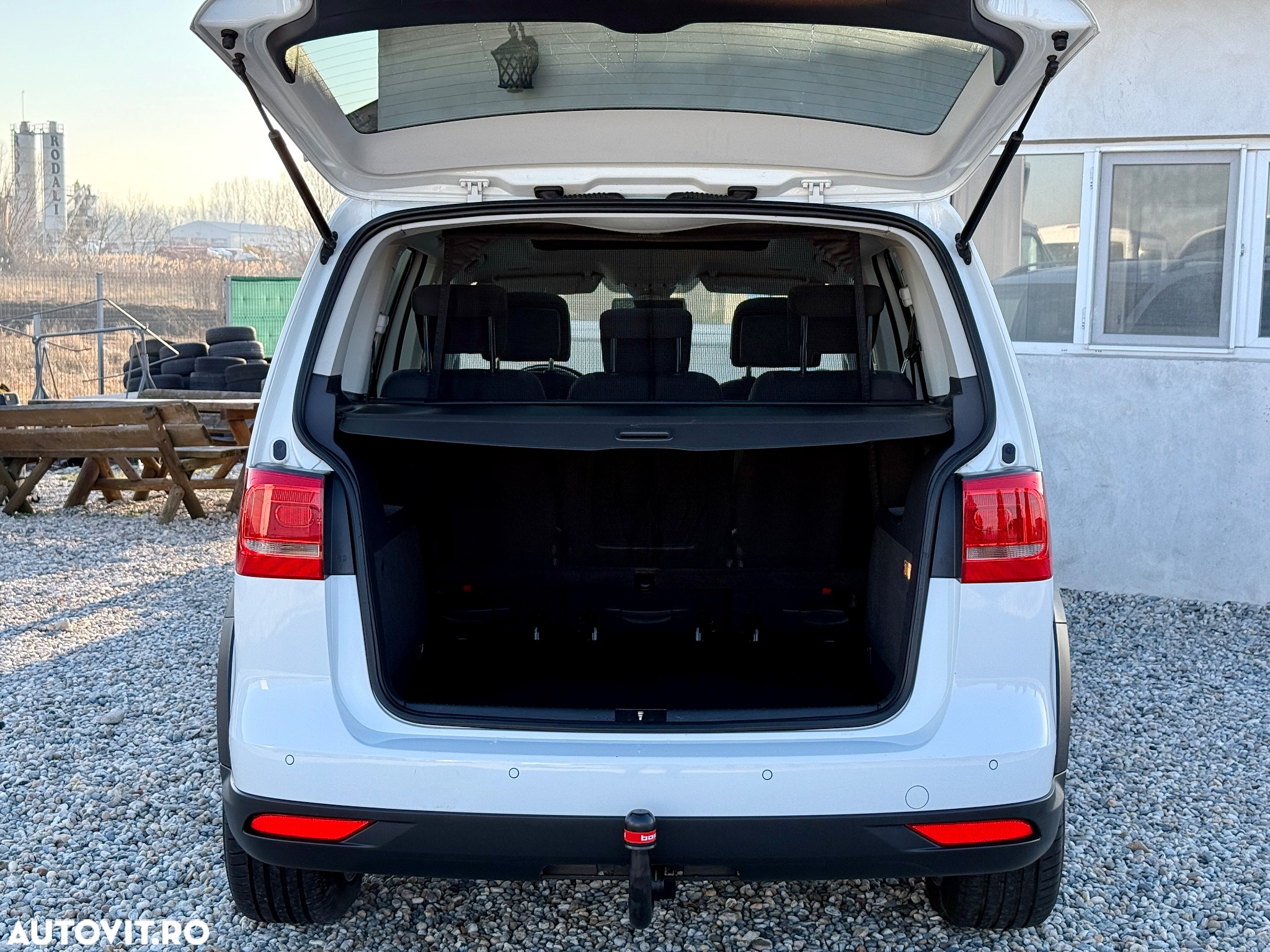 Volkswagen Touran 2.0 TDI DPF DSG Cross - 10