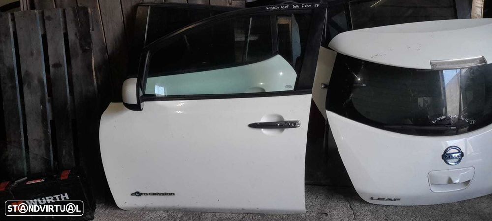 Porta frente esquerda nissan leaf 2016 - 1