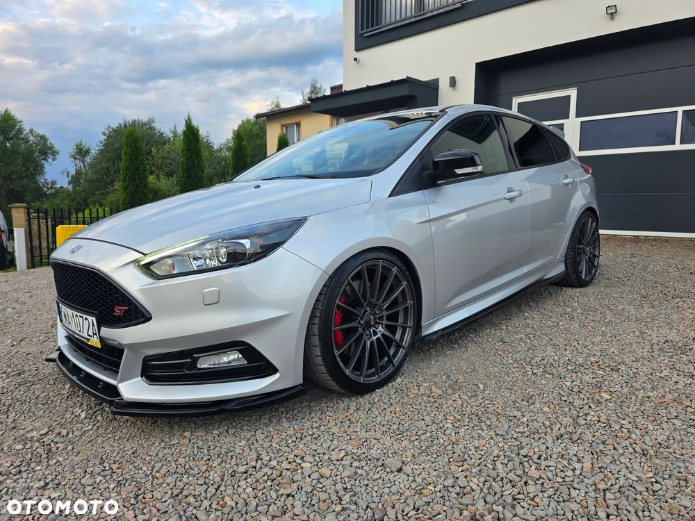 Ford Focus 2.0 EcoBoost ST mit Leder-Sport-Paket - 2