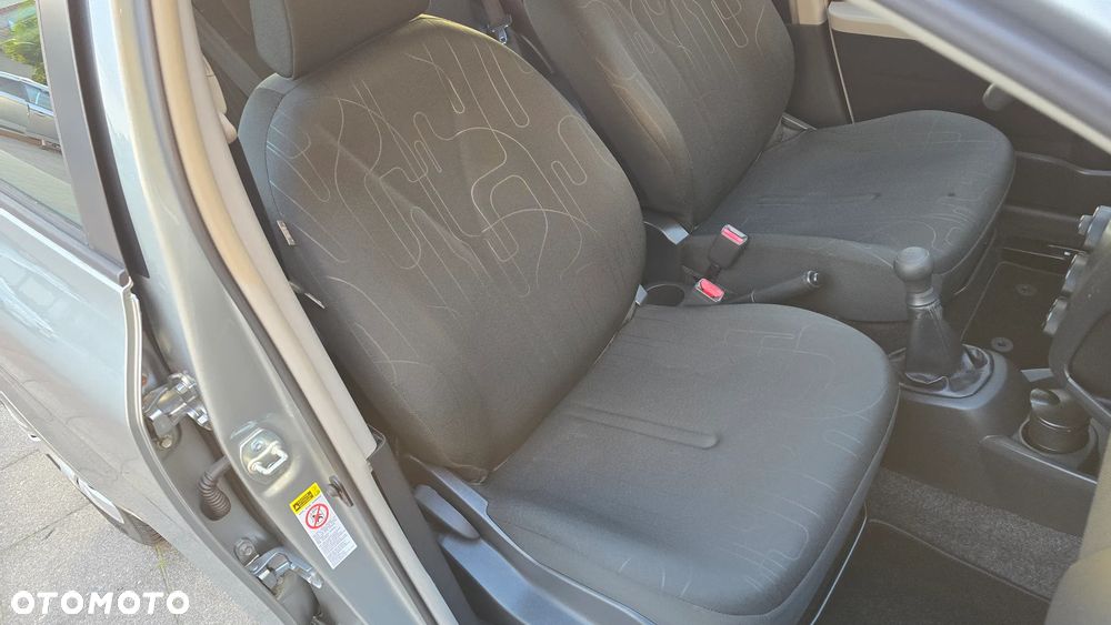 Toyota Yaris - 24