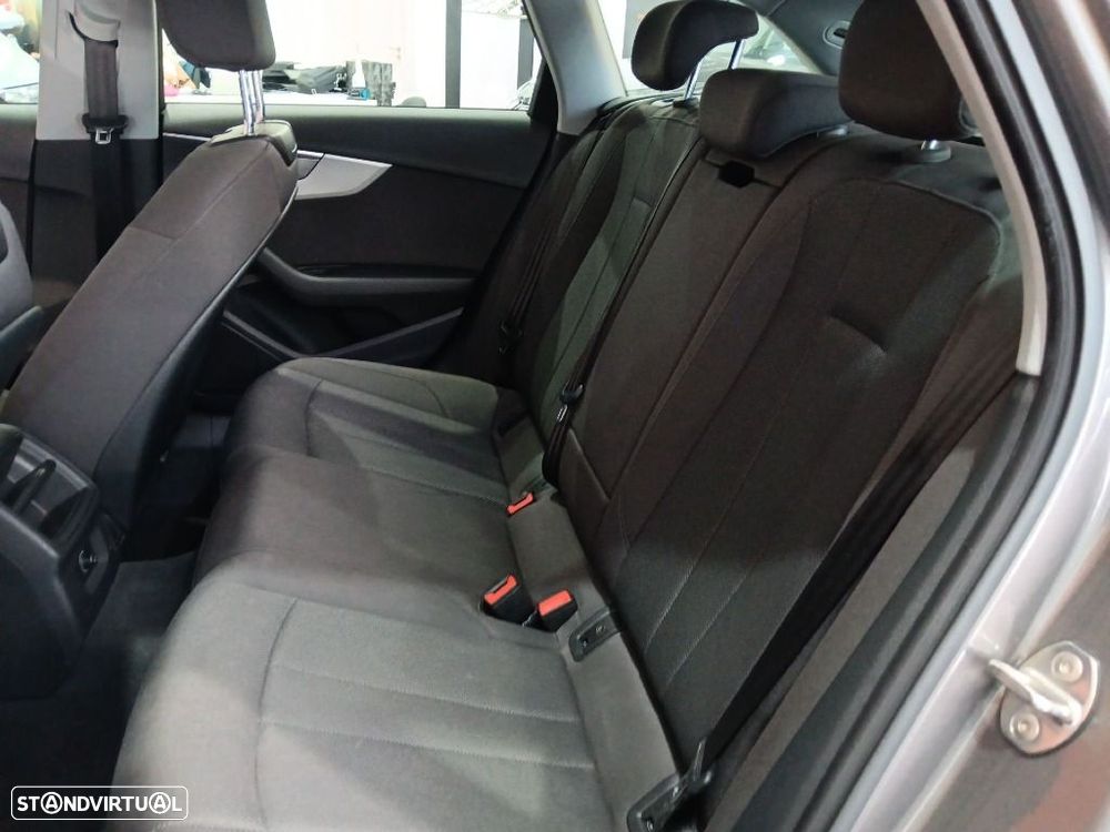 Audi A4 Avant 30 TDI S tronic — fotografia 28
