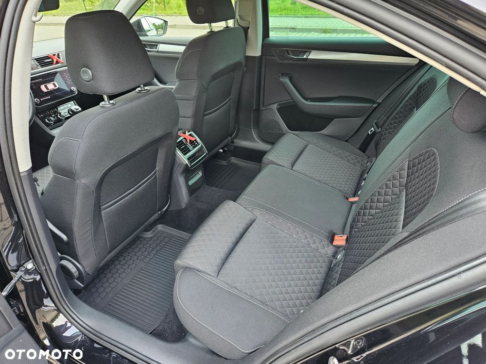 Skoda Superb 2.0 TDI SCR Ambition - 14