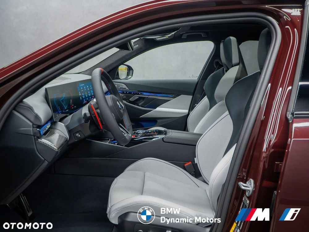 BMW M5 xDrive - 16