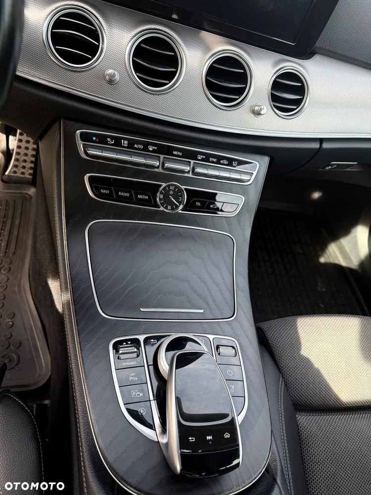 Mercedes-Benz Klasa E 220 d 9G-TRONIC - 23