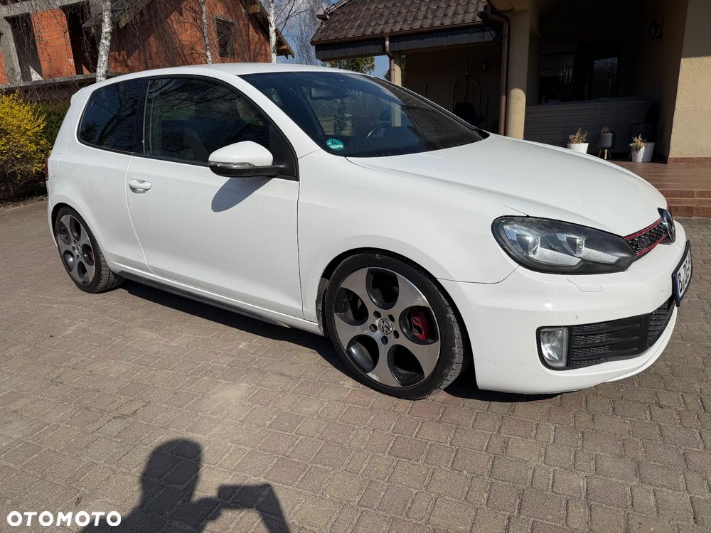 Volkswagen Golf 2.0 GTI adidas - 16