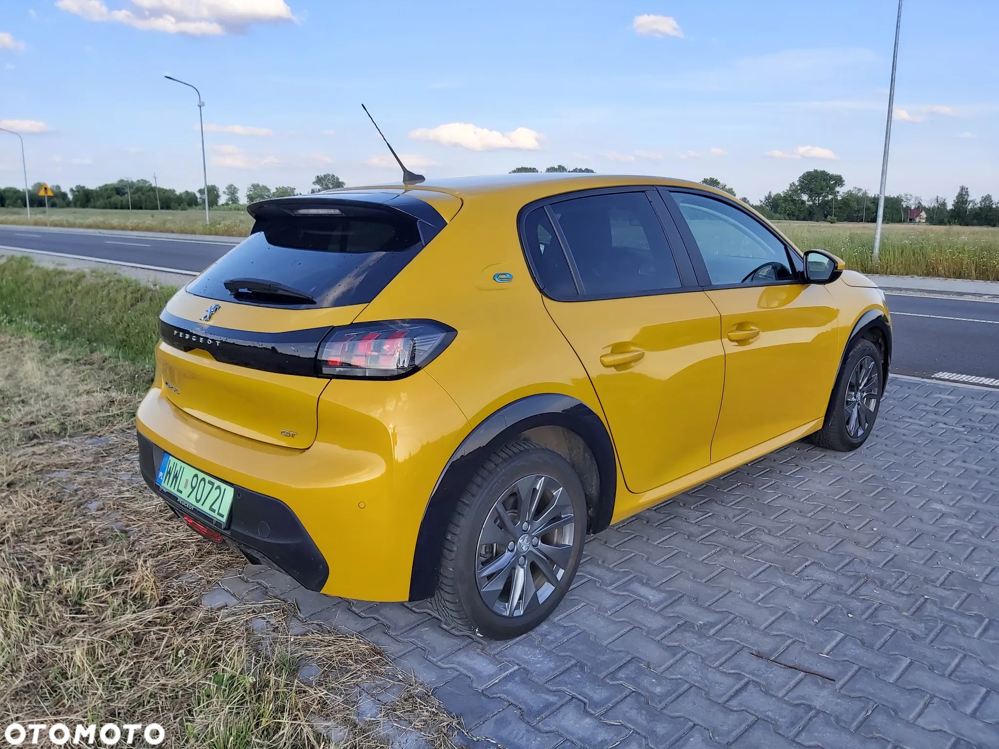 Peugeot 208 e-208 GT - 15