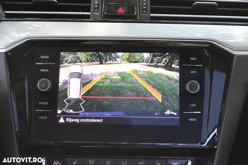 Volkswagen Passat 2.0 TDI Comfortline - 12