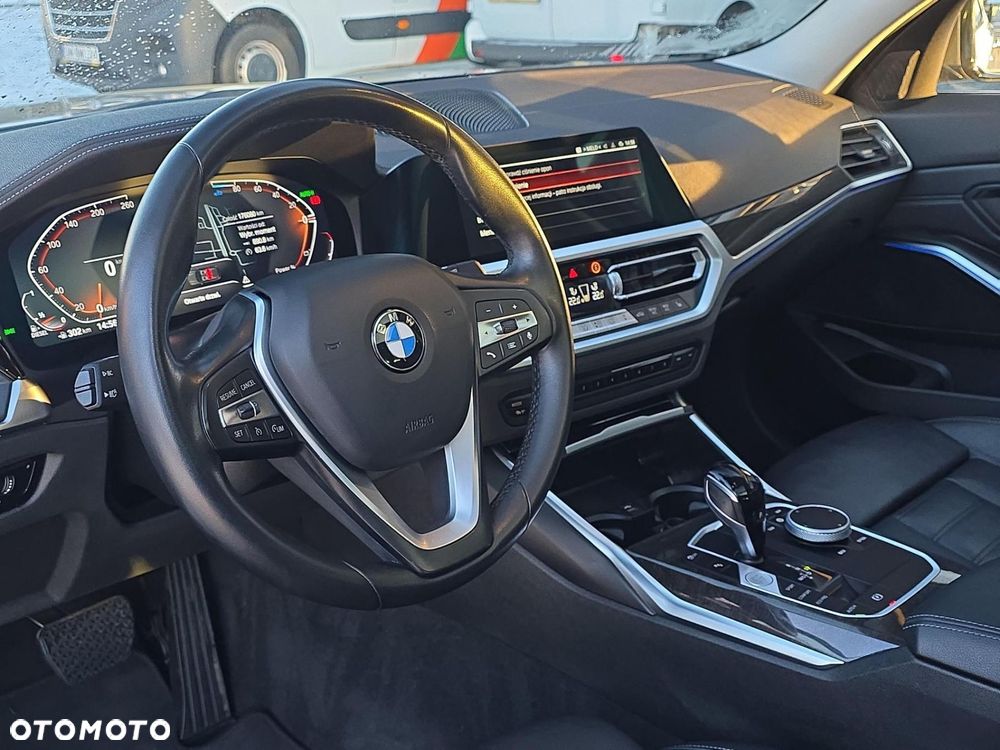 BMW Seria 3 320d - 16