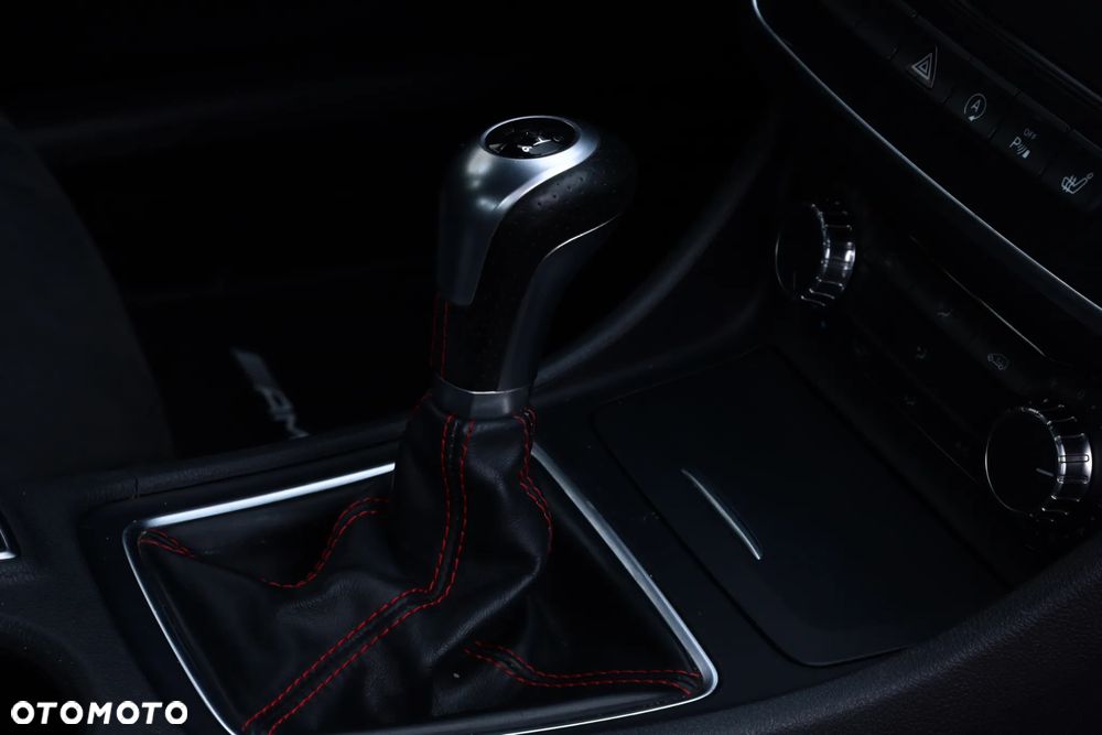 Mercedes-Benz CLA 180 AMG Line - 35