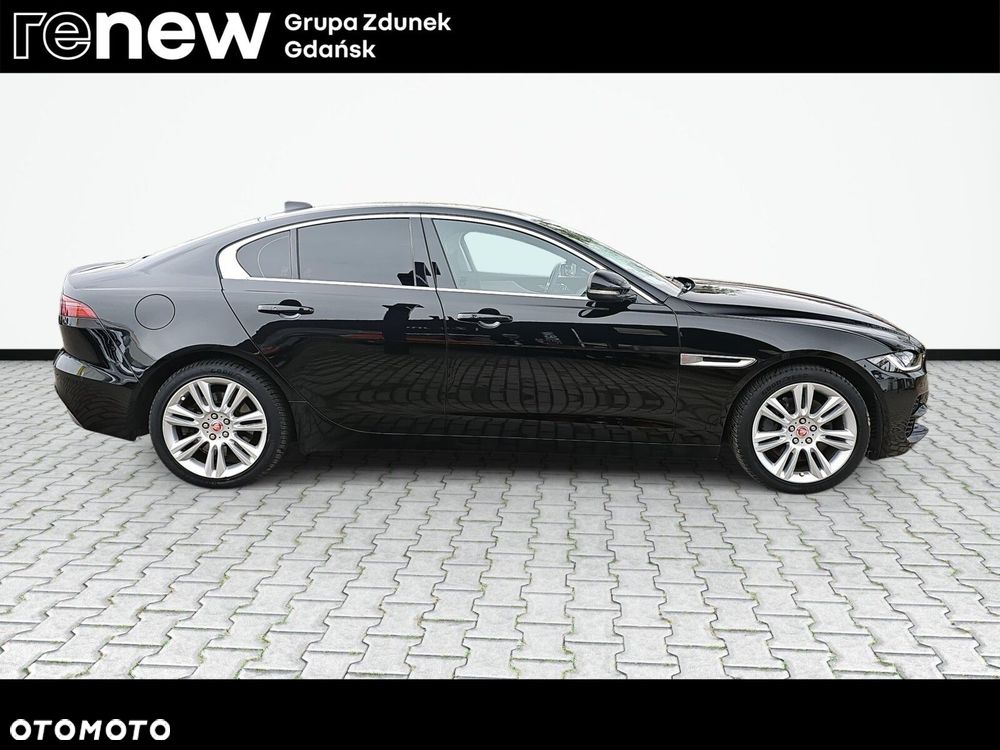 Jaguar XE - 6