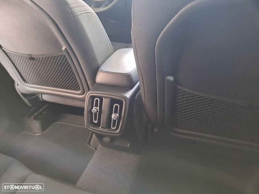 Volvo C40 - 12