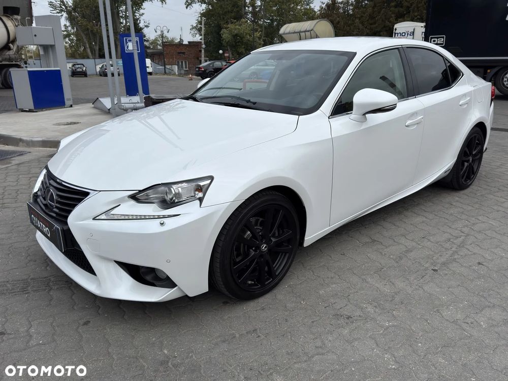 Lexus IS 300h Elite EU6 - 1
