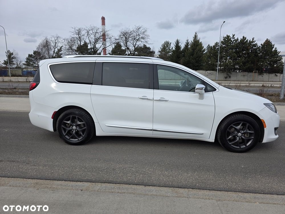 Chrysler Pacifica - 5