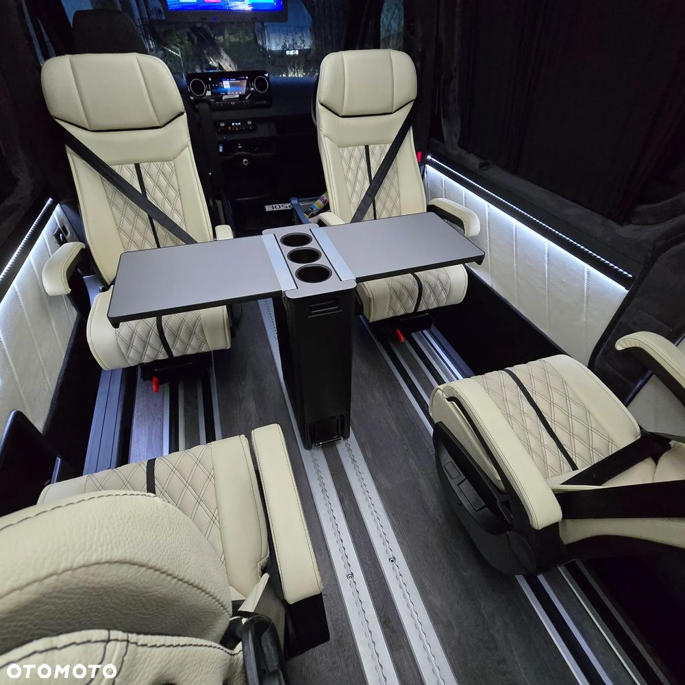 Mercedes-Benz Sprinter - 22