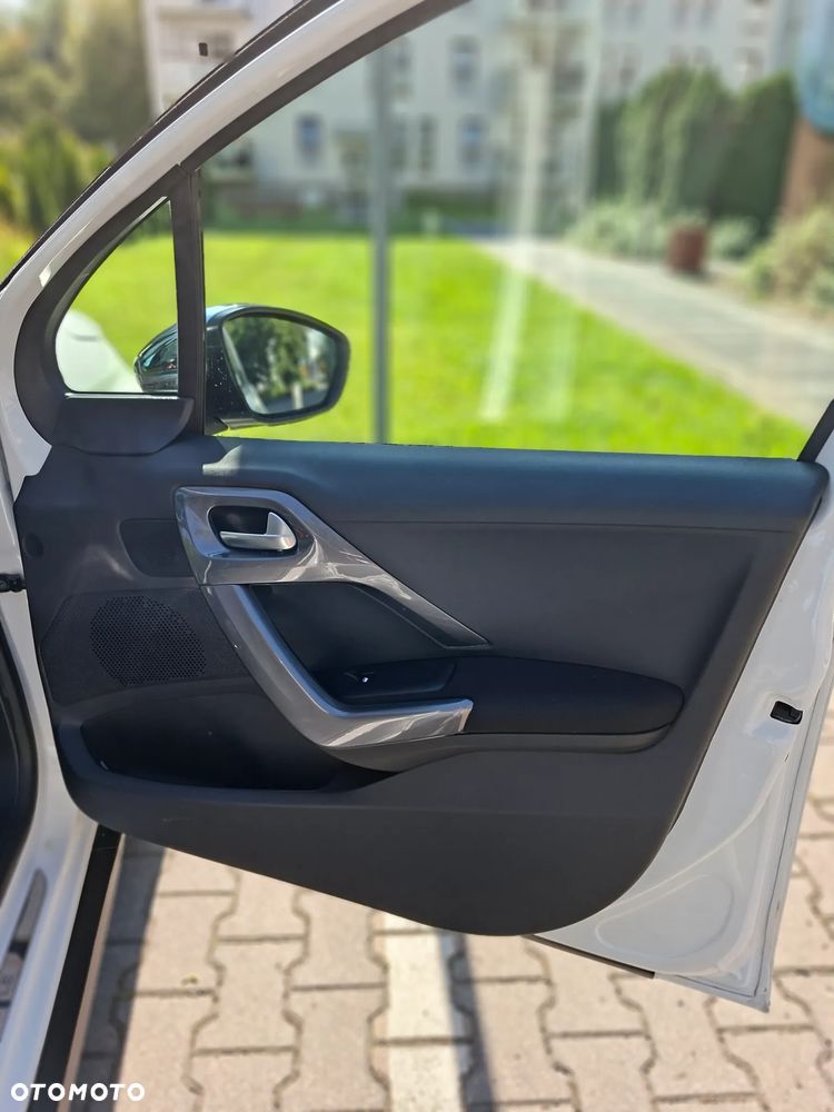 Peugeot 2008 BlueHDi 100 Active - 12