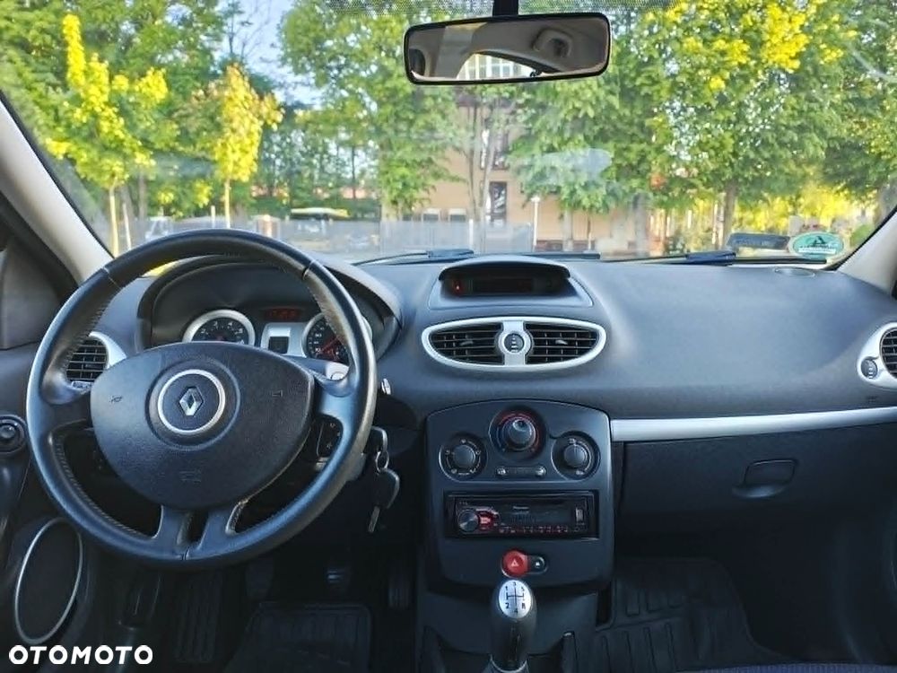 Renault Clio 1.2 16V Confort Authentique - 25