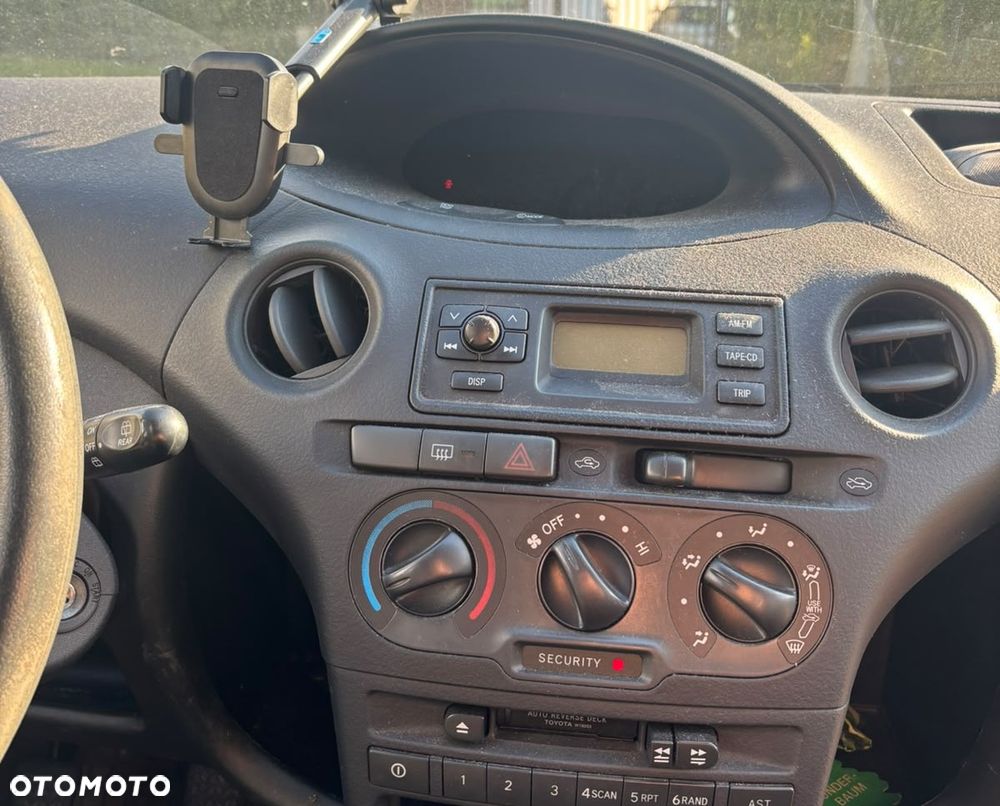 Toyota Yaris 1.0 Base - 4