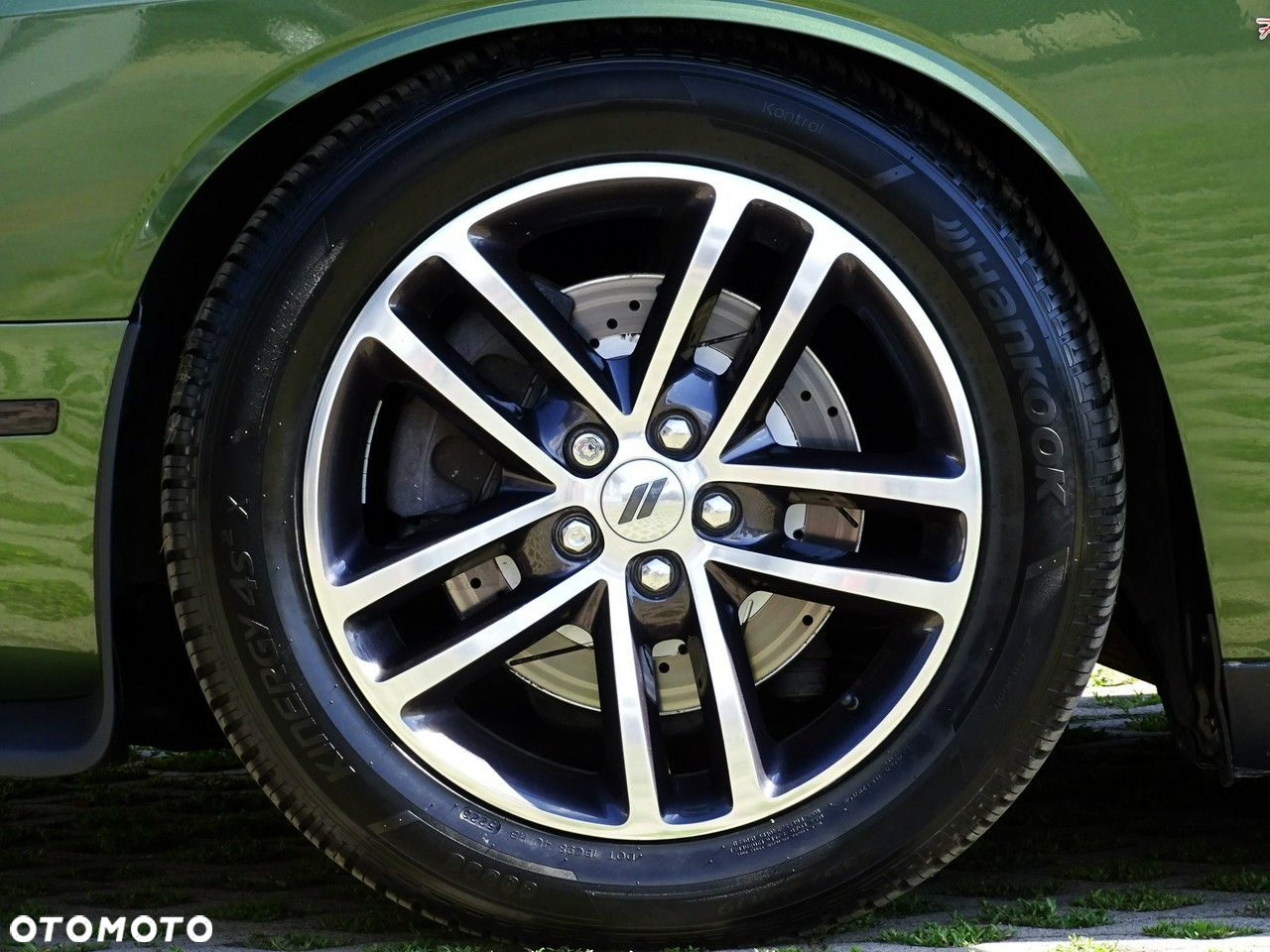 Dodge Challenger - 16