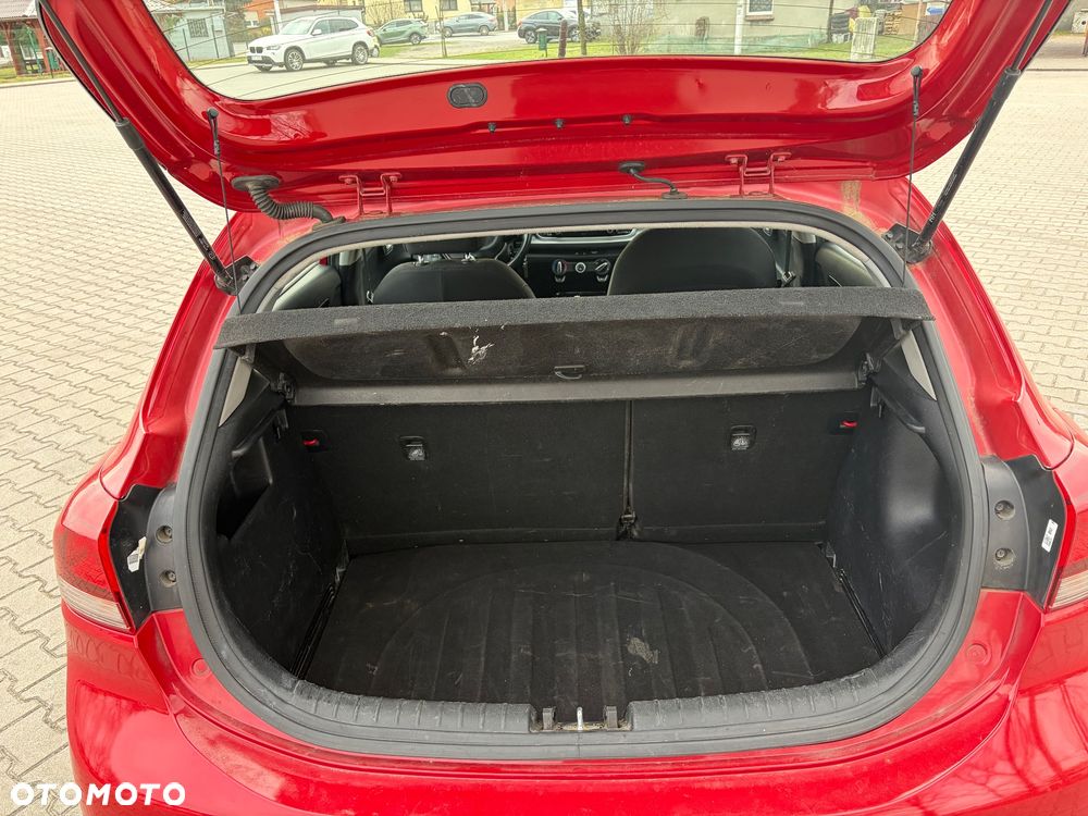Kia Rio 1.2 L - 12