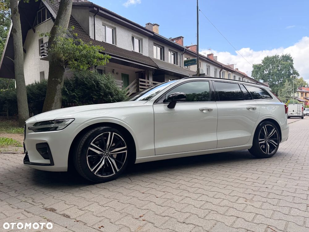 Volvo V60 B5 B R-Design - 3