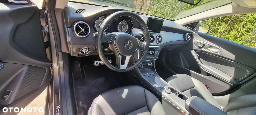 Mercedes-Benz CLA 250 4Matic 7G-DCT UrbanStyle Edition - 33