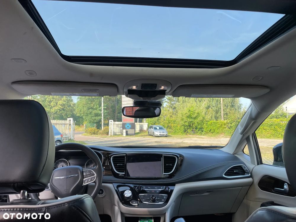 Chrysler Pacifica - 8
