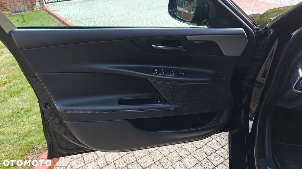 Jaguar XE 2.0 T R-Sport - 12