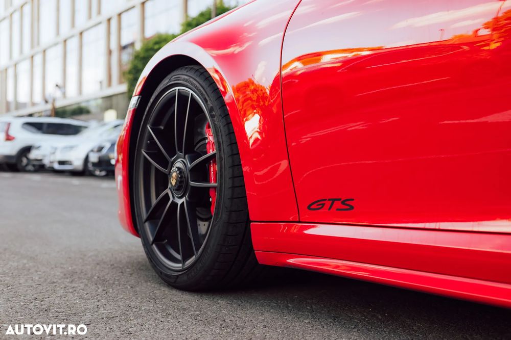 Porsche 911 Carrera 4 GTS PDK - 12