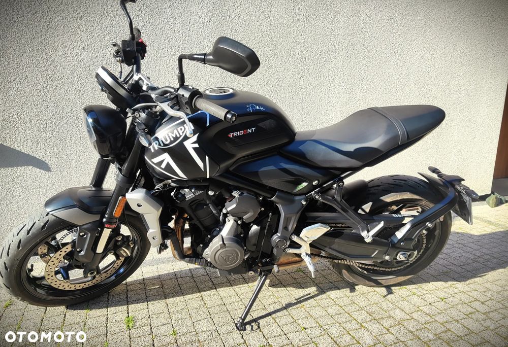 Triumph Trident - 12