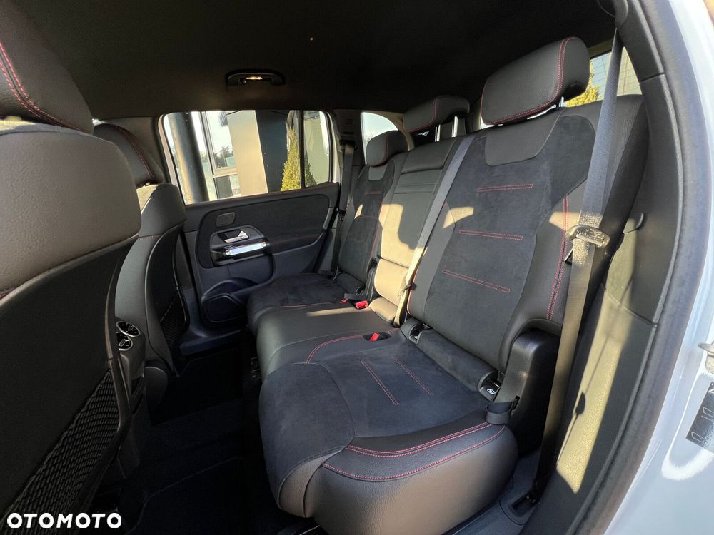 Mercedes-Benz GLB - 9