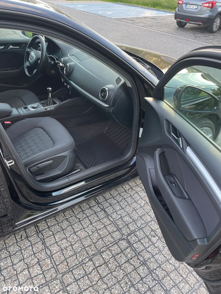 Audi A3 Sportback 1.6 TDI DPF Ambiente - 15