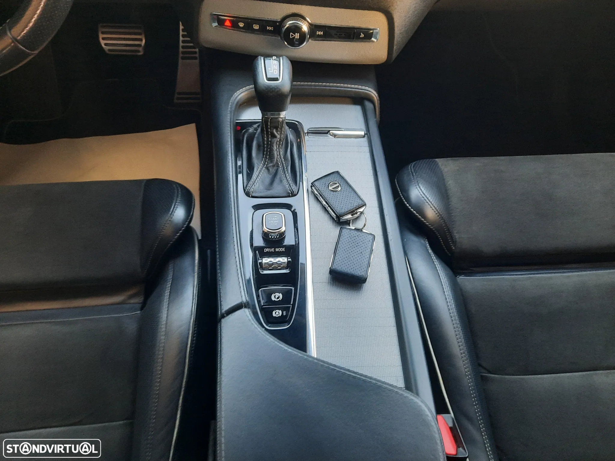 Volvo XC 90 2.0 D4 R-Design - 33