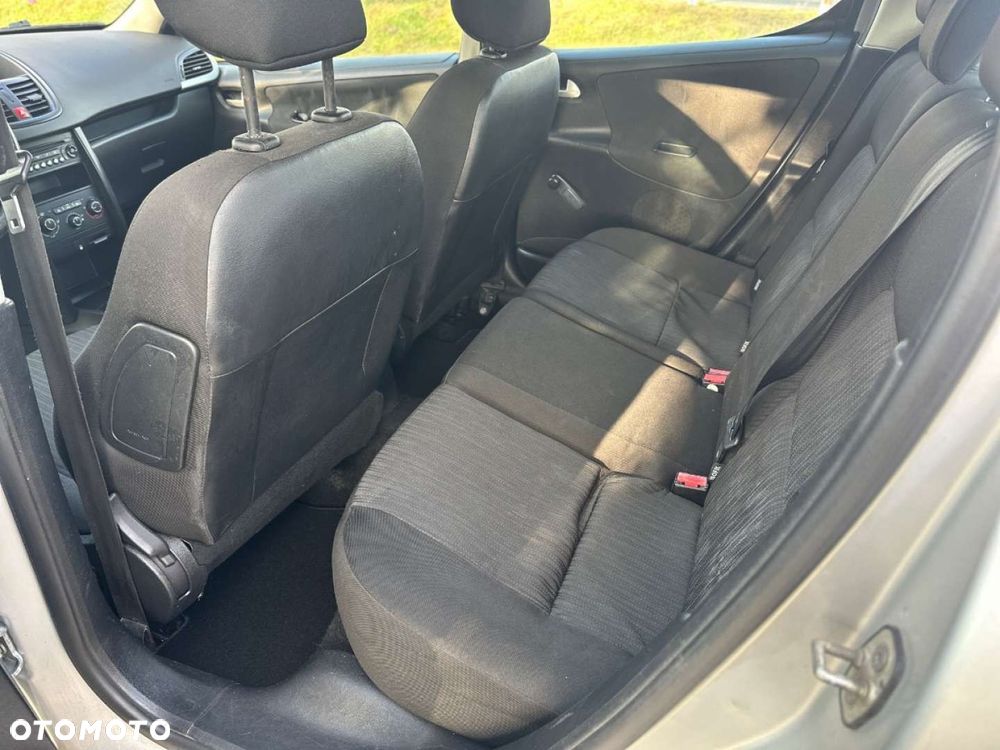 Peugeot 207 - 33
