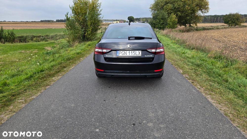 Skoda Superb 2.0 TDI L&K DSG - 8