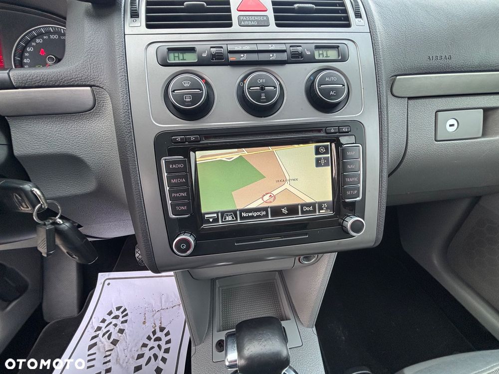 Volkswagen Touran 2.0 TDI DSG Highline - 20