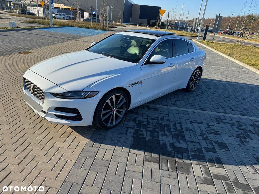 Jaguar XE - 2