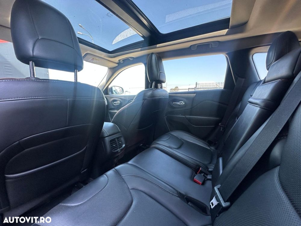 Jeep Cherokee - 20