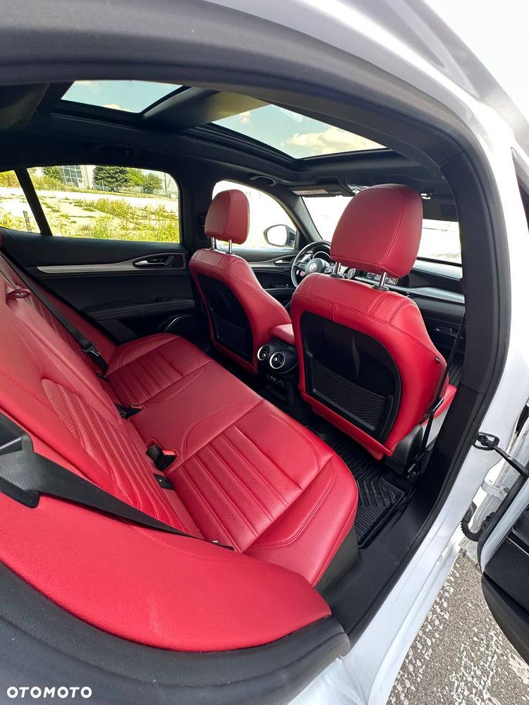 Alfa Romeo Stelvio 2.0 Turbo 16V AT8-Q4 Veloce - 17