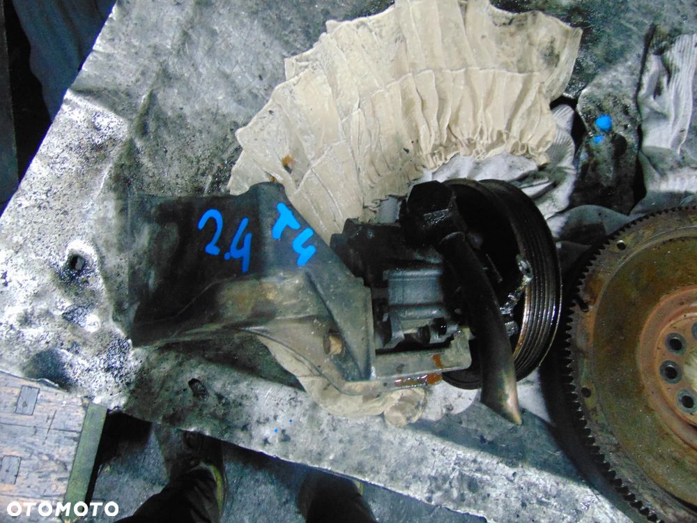 Pompa wspomagania t4 2,4 D