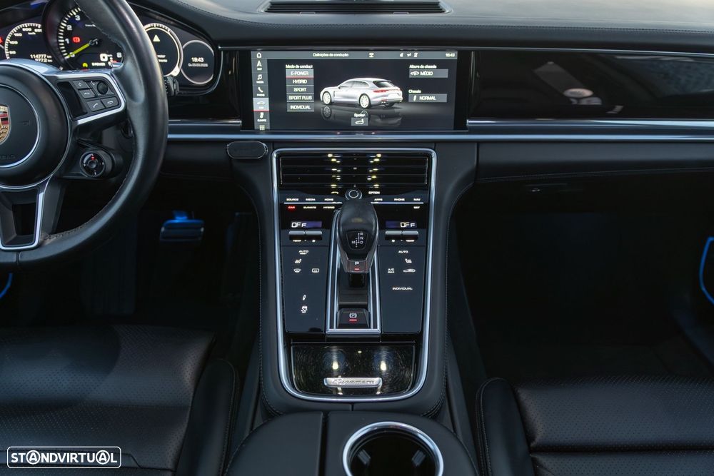 Porsche Panamera Sport Turismo 4 E-Hybrid - 23
