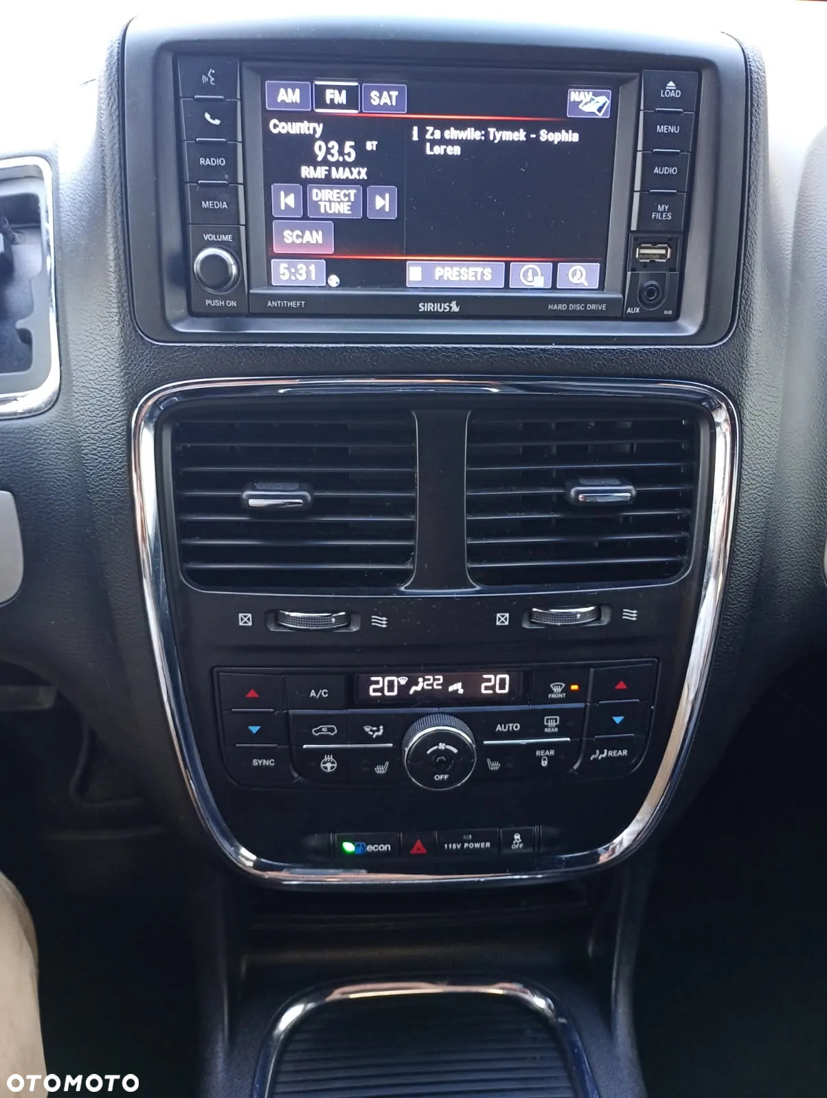 Dodge Grand Caravan - 28