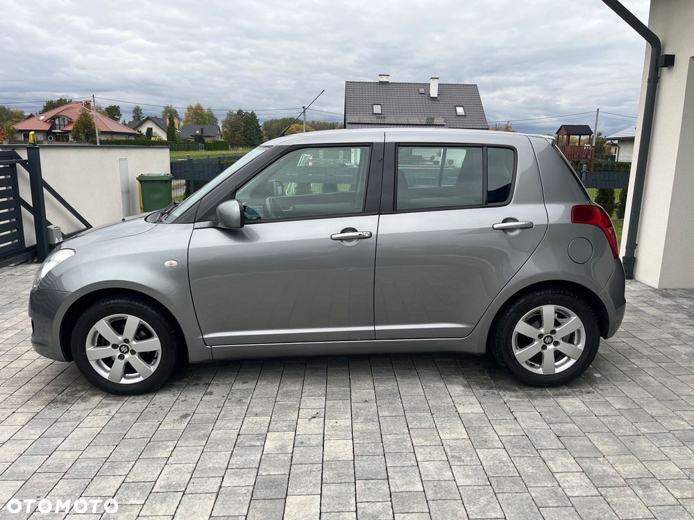 Suzuki Swift 2010 photo 3