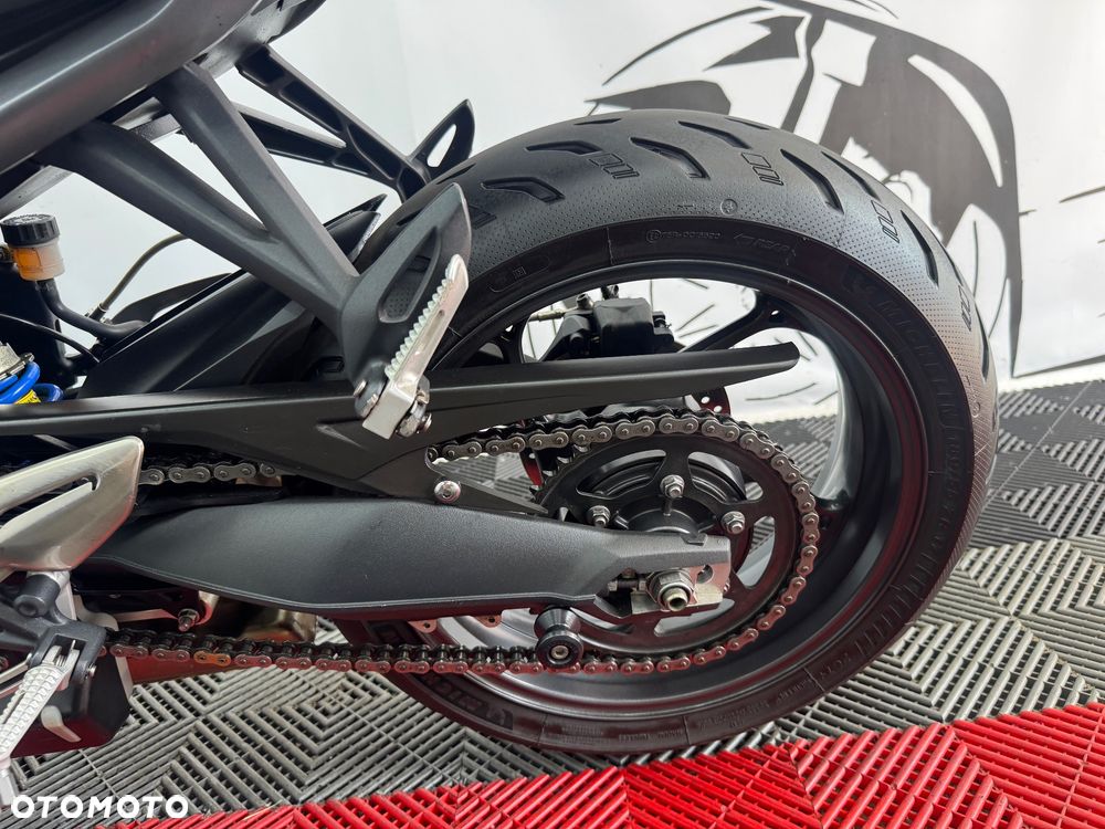 Triumph Street Triple - 19