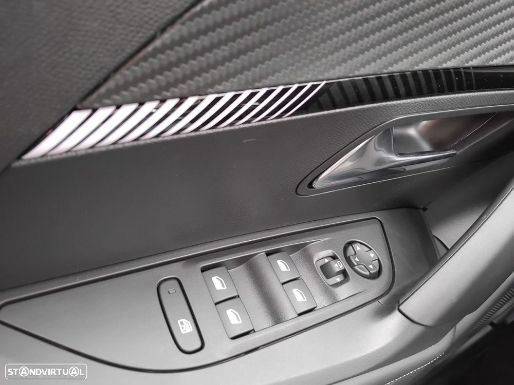 Peugeot 2008 1.2 PureTech Allure - 23